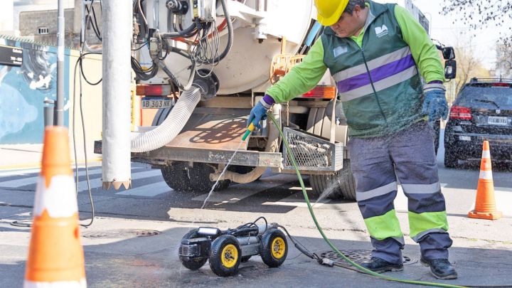 Equipo. Cerca de 200 operarios se encargan diariamente de las tareas de mantenimiento de la red de ductos pluviales de la Ciudad de Buenos Aires.