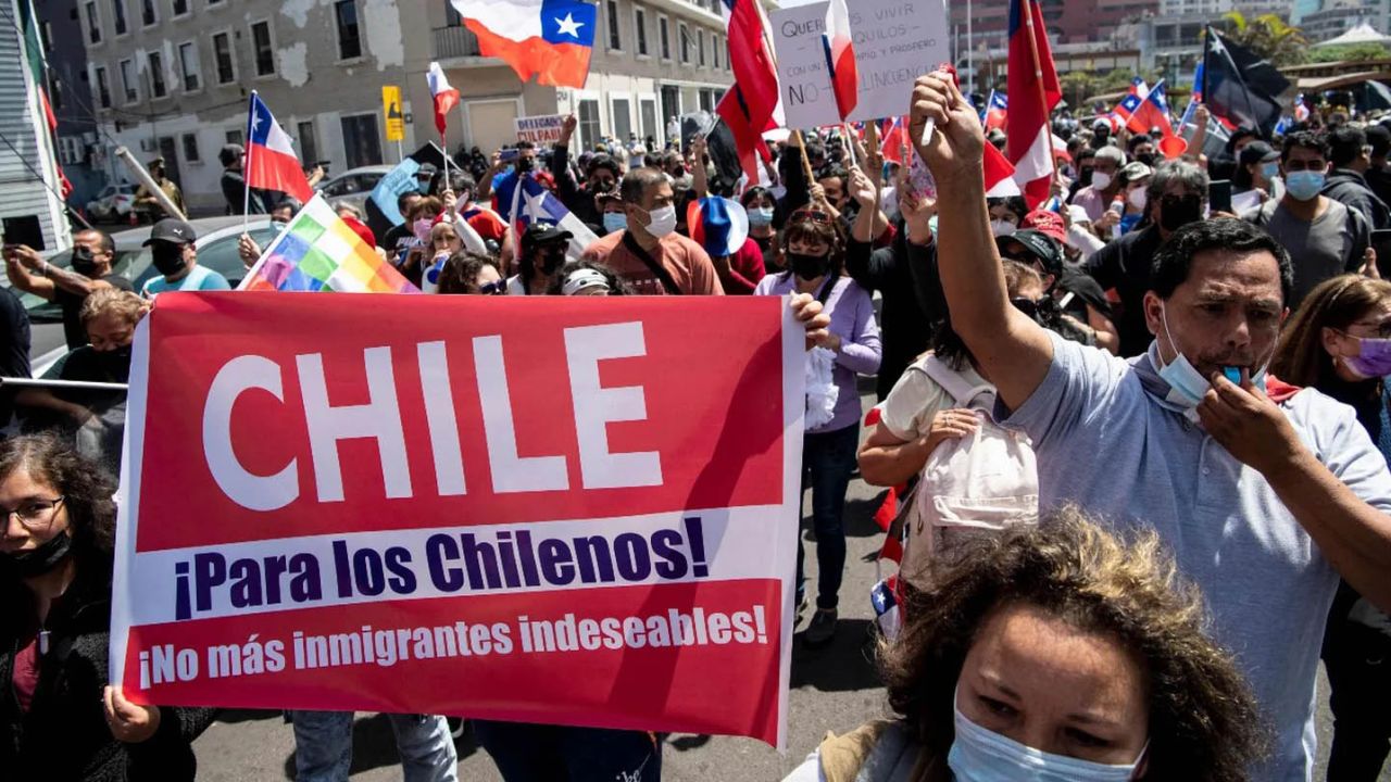 Agobiado por las críticas ante la masiva inmigración ilegal, Boric militariza la frontera norte de Chile | Perfil
