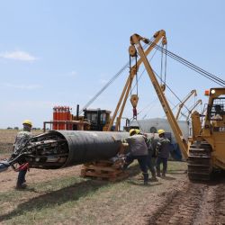 Workers assemble the Néstor Kirchner Pipeline in Doblas, La Pampa Province.