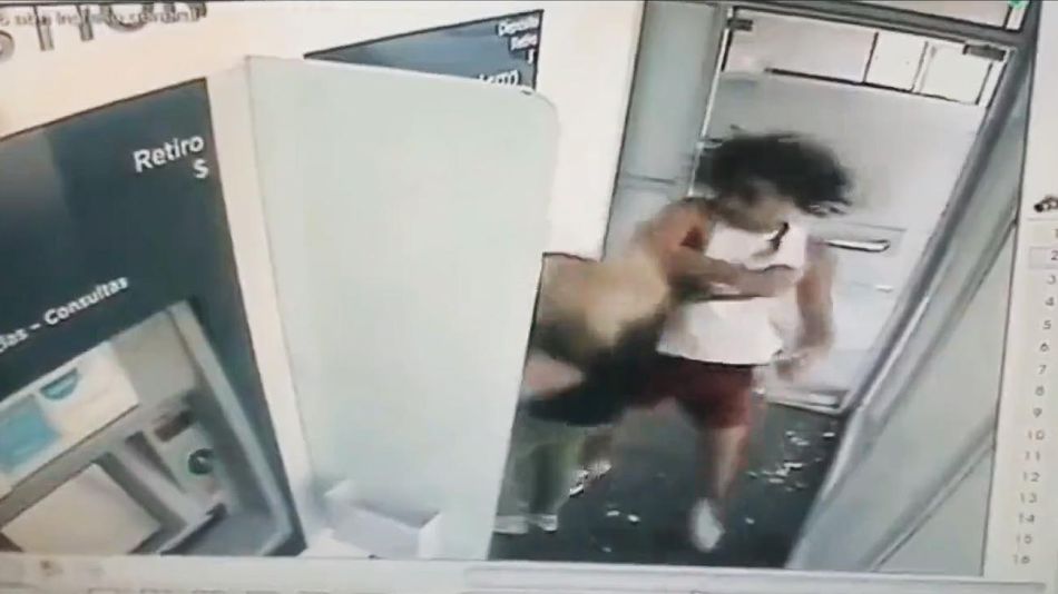 Golpearon brutalmente a una jubilada para robarle