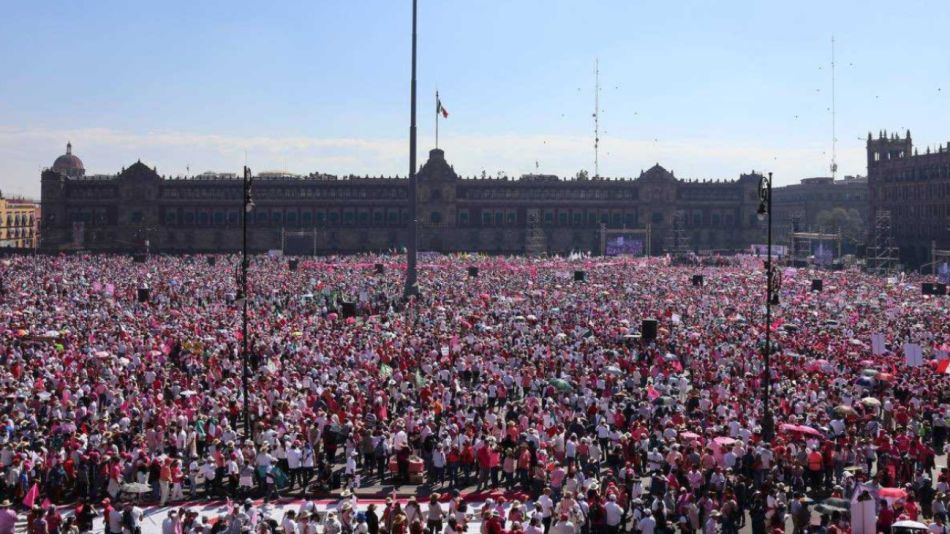 Masiva protesta en Ciudad de México contra las reformas electorales.