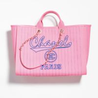 Wanda Nara lució un look "Barbie" con una cartera pink que cuesta casi dos millones de pesos