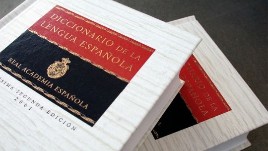 Adiós a dos letras: la RAE modifica el abecedario oficial