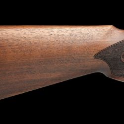 Una escopeta ideal para quienes se inician en la caza deportiva y el tiro al plato. También para los más expertos como una noble arma de reemplazo. 
