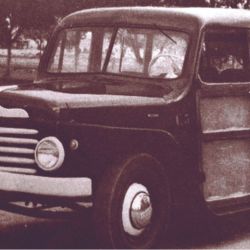 Carroceros particulares armaron versiones rurales, furgón, ambulancia y hasta un sedán (el Conosur) que se vendió como taxi. La segunda generación fue conocida como Caburé por sus faros triangulares que semejan  los ojos de  una lechuza.