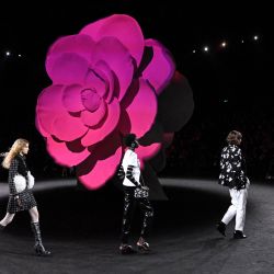Modelos presentan creaciones de la colección Chanel Womenswear Otoño-Invierno 2023-2024 durante la Semana de la Moda de París. | Foto:EMMANUEL DUNAND / AFP
