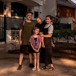 Mark Boyarsky with his wife and children in the Belgrano neighbourhood. They relocated o Argentina in September and applied for refugee status, fleeing Russian society’s conservative turn. 