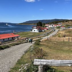 La estancia Harberton, cercana a Ushuaia, fue la primera de Tierra del Fuego y hoy ofrece visitas guiadas que son un verdadero encuentro con la historia.