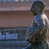 Estatua de Juan Manuel Fangio en el museo de Mercedes-Benz en Alemania