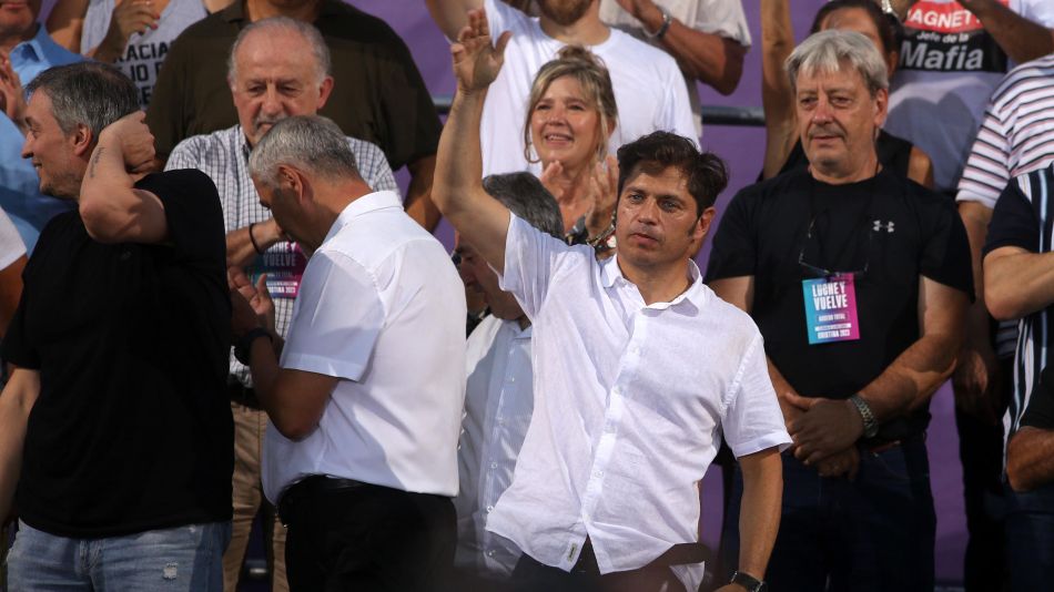 El gobernador Axel Kicillof en el acto de la militancia K en Avellaneda.