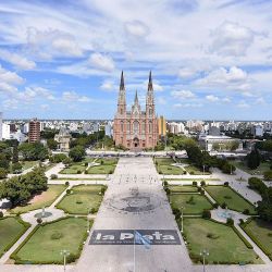 La Plata, a apenas 40 km de CABA, es una gran opción para hacer miniturismo y hasta una escapada de fin de semana en familia.