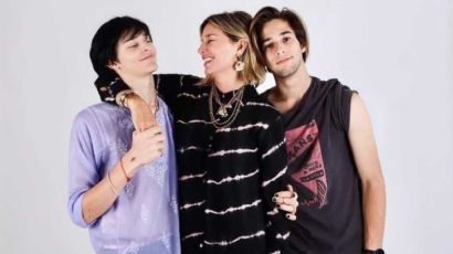 Dolores Barreiro junto a sus hijos.