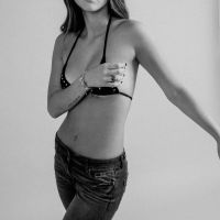 Delfina García Moritán sabe como llevar los jeans metalizados