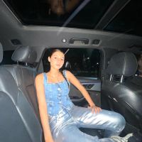 Delfina García Moritán sabe como llevar los jeans metalizados