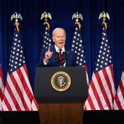 El presidente estadounidense Joe Biden habla sobre sus esfuerzos para reducir la violencia armada en The Boys & Girls Club of West San Gabriel Valley, en Monterey Park, California. | Foto:JIM WATSON / AFP