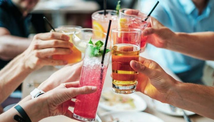 Tragos fáciles para festejar la primavera con amigas 