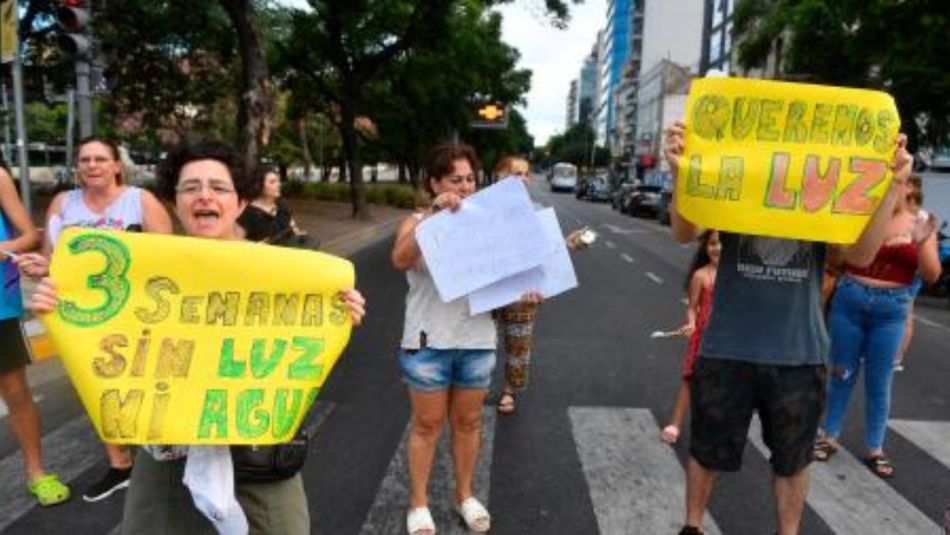 El drama de los cortes de luz en la Ciudad: "Vivir el día a día es peor que la pandemia"