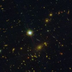 Es una galaxia enana diminuta sin una estructura definida.