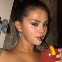 Selena Gomez tiene los minivestidos virales en TikTok que querrás copiarle esta temporada