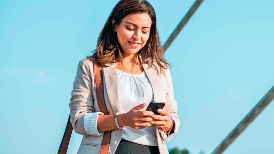 20230318_mujer_celular_shutterstock_g