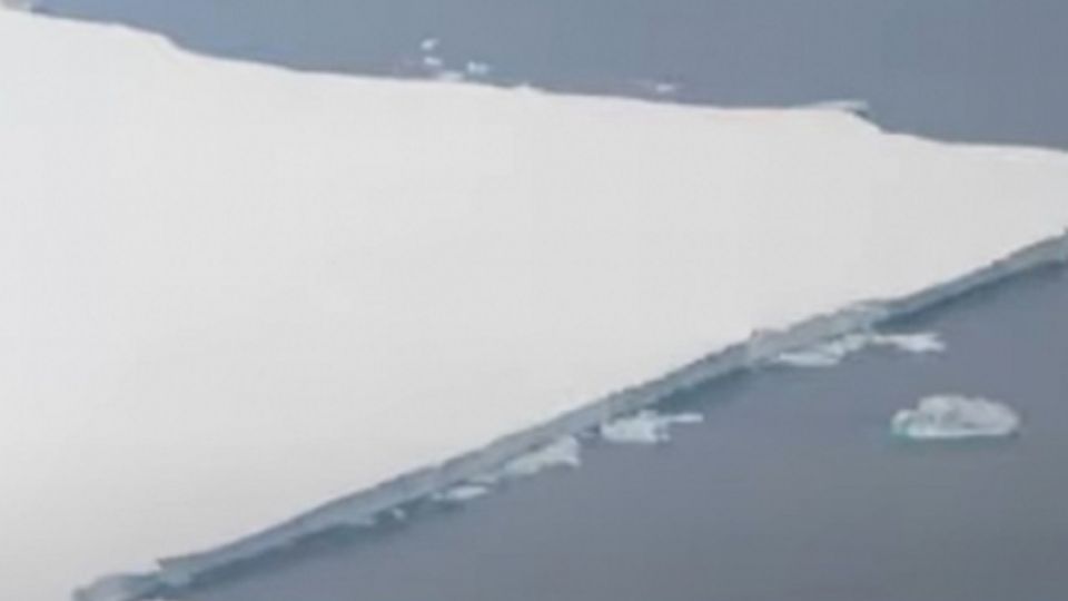 Te mostramos las primeras imágenes del gigantesco iceberg que se ...