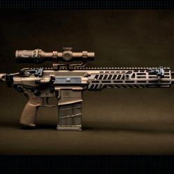 Menos la posibilidad de disparar en full automatic, el MCX Spear es casi una copia exacta del fusil de asalto Sig Sauer XM7, el arma de escuadrón de próxima generación recientemente estrenada por el US Army. 