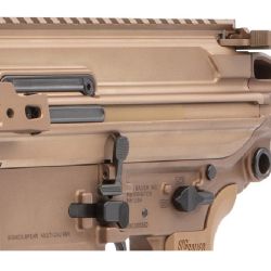 Menos la posibilidad de disparar en full automatic, el MCX Spear es casi una copia exacta del fusil de asalto Sig Sauer XM7, el arma de escuadrón de próxima generación recientemente estrenada por el US Army. 