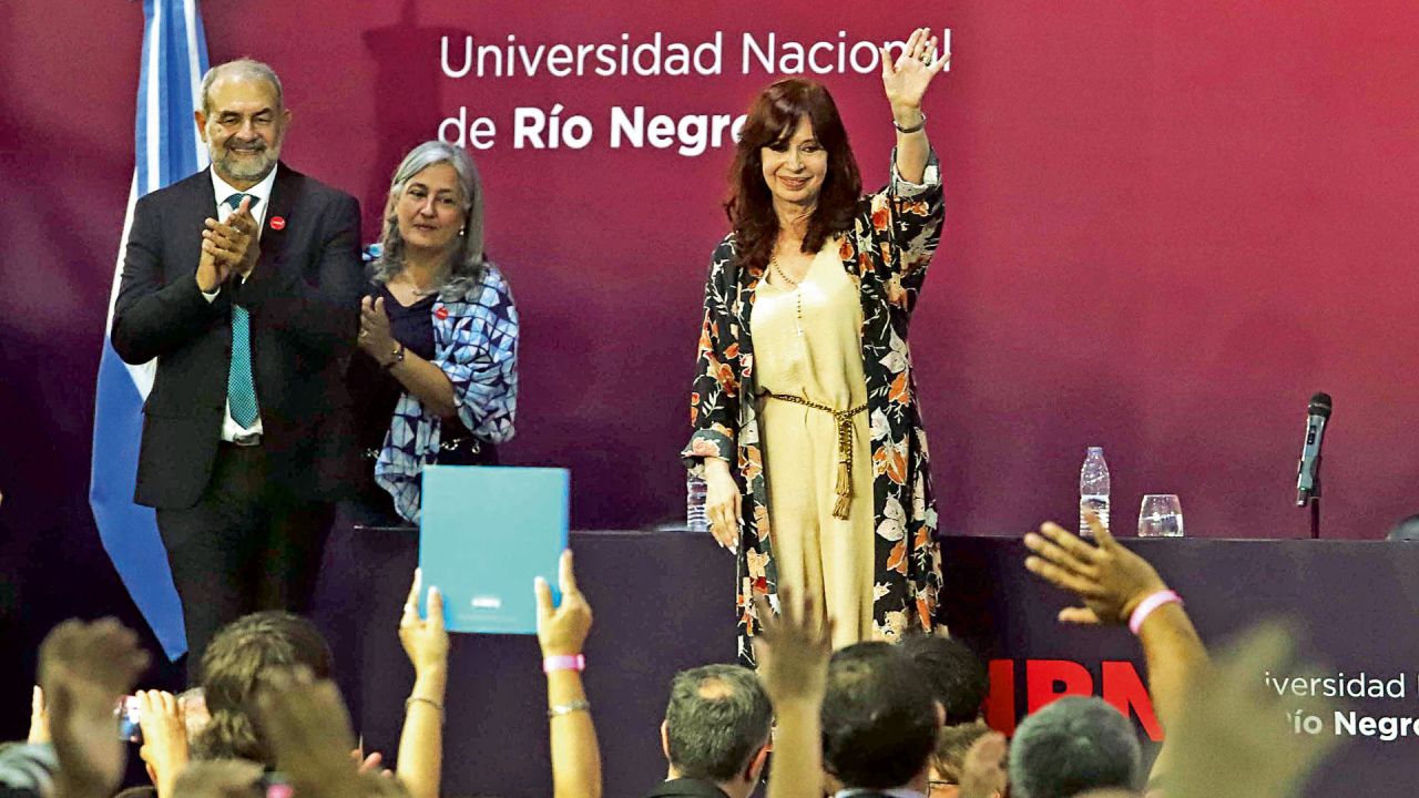 La vicepresidenta Cristina Kirchner durante su paso por la universidad de Río Negro en Viedma. | Foto:Cedoc.
