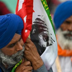 Agricultores de varios estados indios se reúnen para participar en una manifestación organizada por Sanyukt Kisan Morcha, sindicatos de agricultores que exigen una garantía legal sobre el precio mínimo de apoyo (PSM) y otras diversas reivindicaciones, en los terrenos de Ramlila, en Nueva Delhi, India. | Foto:ARUN SANKAR / AFP