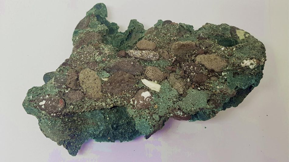 "rocas plásticas" encontradas en la isla Trindade, estado de Espirito Santo, Brasil