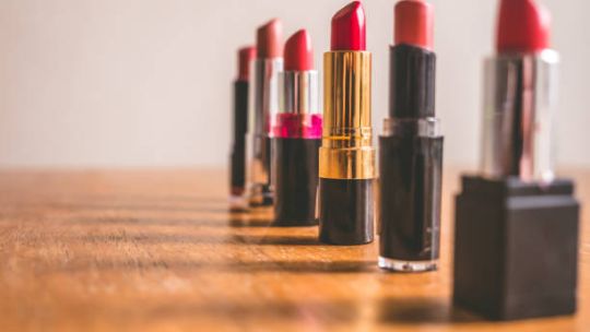 Labiales rojos