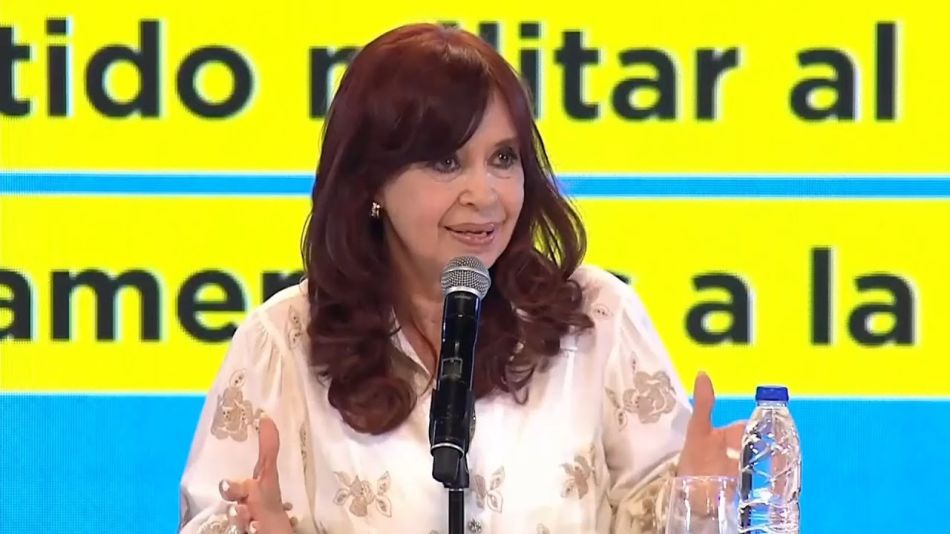 Cristina Kirchner criticó a los fondos buitres y al fallo por el “cupón PBI”: “Nunca se ajustan a derecho”