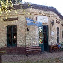 Escapadas gastronómicas sin salir de Buenos Aires. Uribelarrea PC Wikipedia Roberto Fiadone 