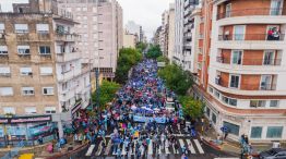 Miles de maestros marcharon en Córdoba, en reclamo de mejoras salariales y en las jubilaciones del sector.