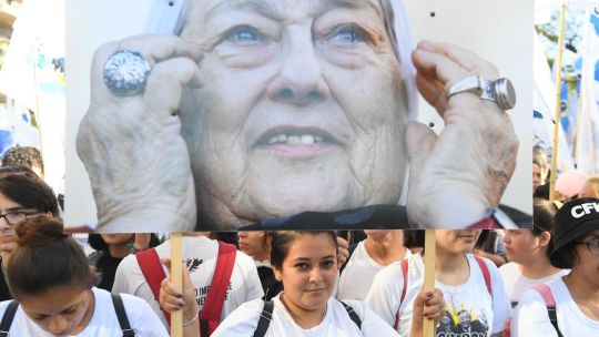En vivo: la Cámpora marcha y canta "vamos todos con Cristina a liberar el país”