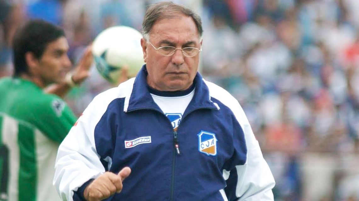 Anuló a Pelé, jugó en Newell’s, fue técnico y reprimió en Jujuy