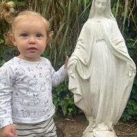 Pampita llevó a Ana García Moritán a visitar la tumba de su hermana Blanquita Vicuña