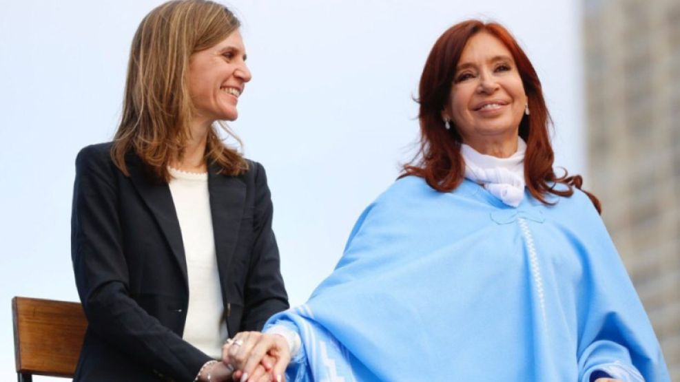 Fernanda Raverta y Cristina Kirchner.