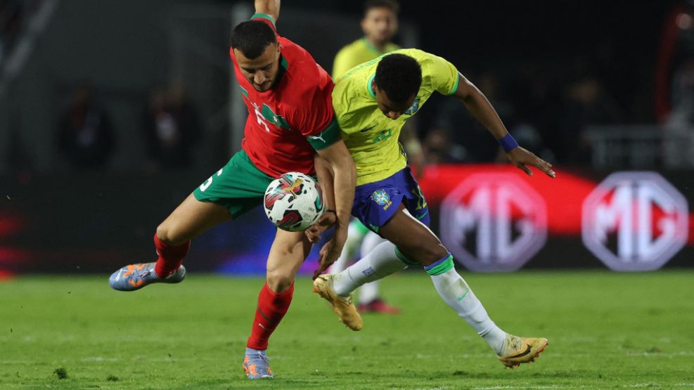Marruecos venció a Brasil 2-1 en Tanger.