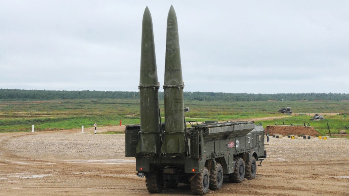 What are the tactical nuclear bombs that Russia will send to Belarus