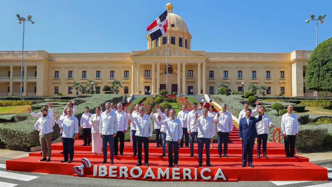 Handout picture released by the Dominican Foreign Ministry of leaders waving during the official group picture of the XXVIII Ibero-American Summit of Heads of State and Government, in front of the National Palace in Santo Domingo, on March 25, 2023. 