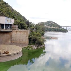 De seguir sumando caudal de agua el dique San Roque comenzará a derivar agua por su embudo.