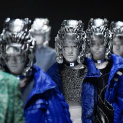 Modelos muestran una creación de D. Martina Queen by Ding Jie durante la Semana de la Moda de China en Pekín. | Foto:Wang Zhao / AFP