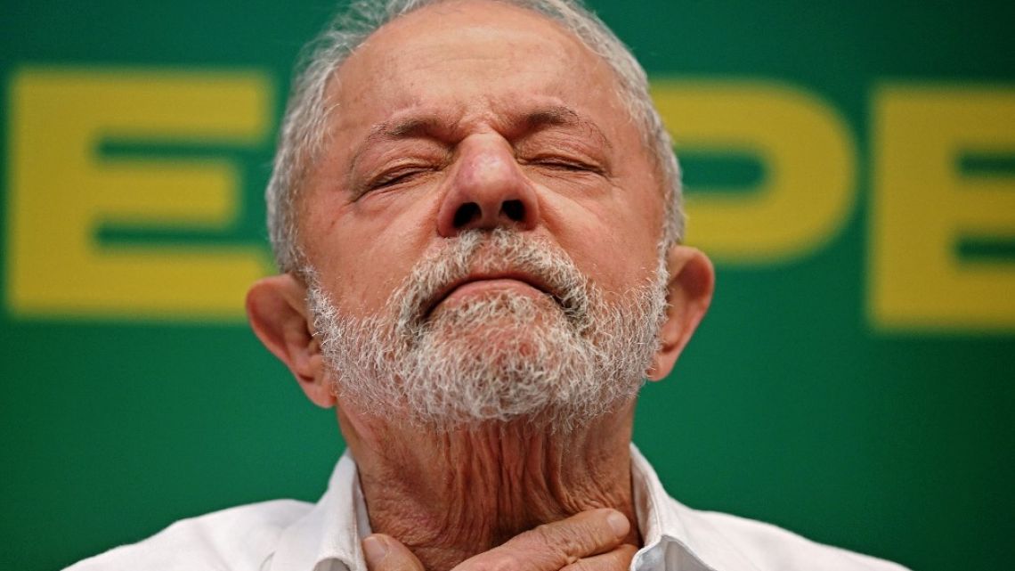 Brazilian presidential candidate for the leftist workers party (PT) and former President (2003-2010), Luiz Inacio Lula da Silva, gestures during a press conference in Rio de Janeiro, Brazil. 