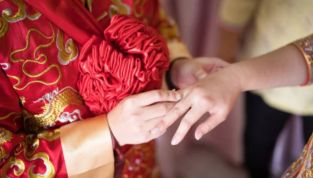 China: La política de un solo hijo lleva a los hombres a pagar altos precios por sus esposas