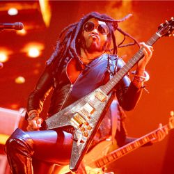 Lenny Kravitz actúa en el escenario de los iHeartRadio Music Awards 2023 en el Dolby Theatre de Los Ángeles, California. | Foto:Emma McIntyre/Getty Images for iHeartRadio/AFP