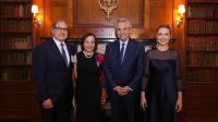Alberto Fernández junto a Susana Segal en el Consejo de las Américas