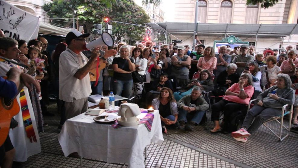 20230328 Dirigentes de La Patria es el Otro en la huelga de hambre del cura Francisco "Paco" Olveira.