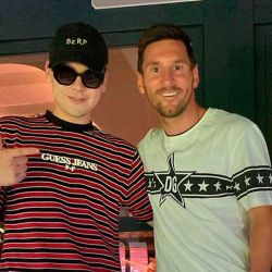 Bizarrap logró su foto con Lionel Messi en París. | Foto:cedoc