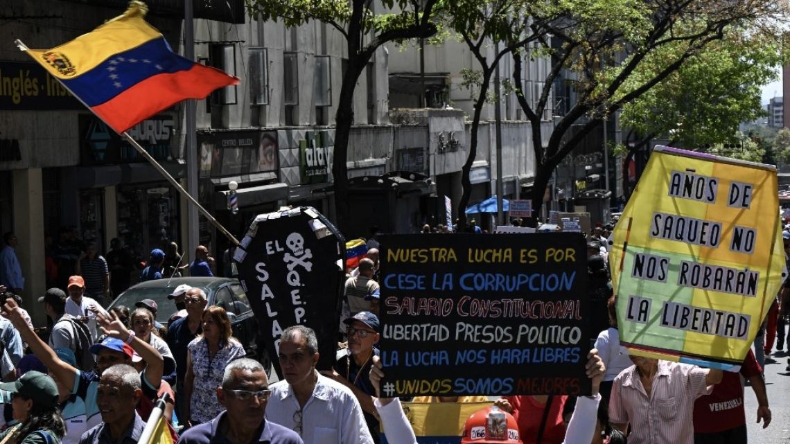 People protesting against the recently uncovered corruption scandal at Venezuela's state-owned oil company PDVSA on March 27, 2023.